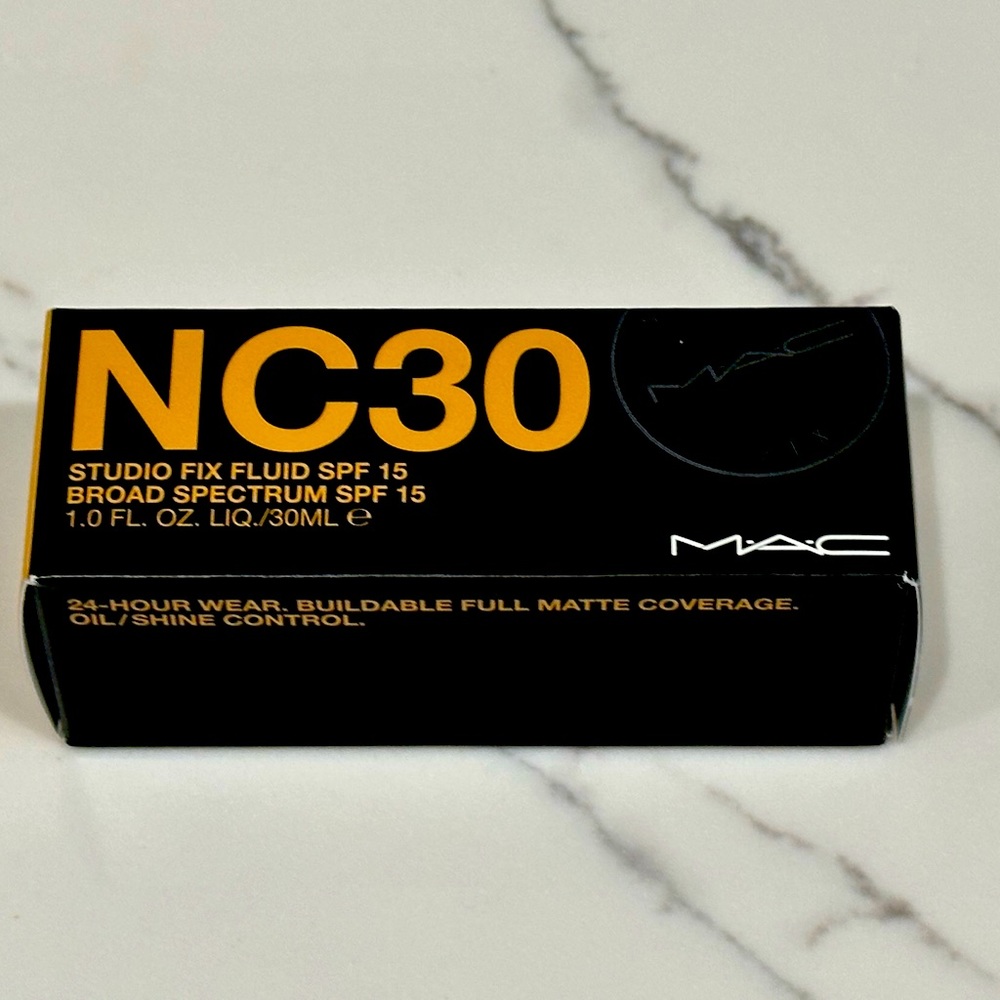 MAC Cosmetics NC30 Studio Fix Fluid